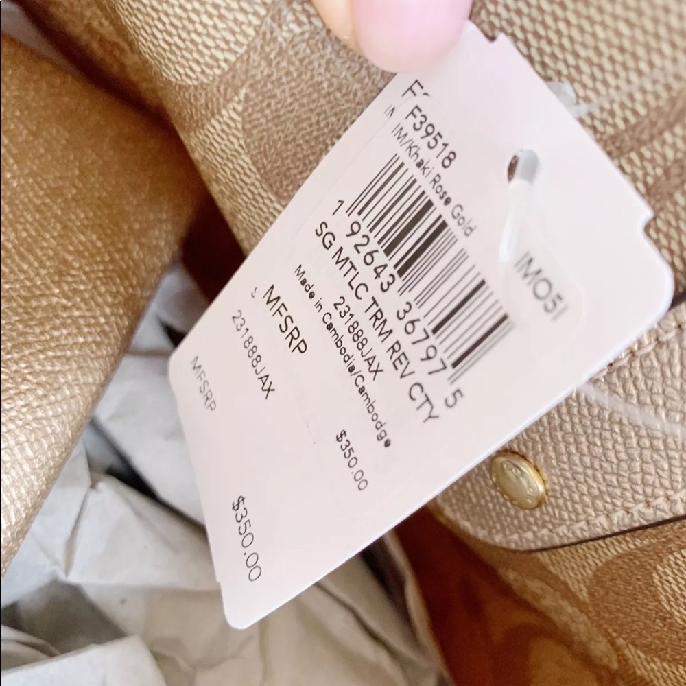 Gaby’sBags👜💕- NWT Coach Reversible Tote &Pouch - Picture 6 of 6